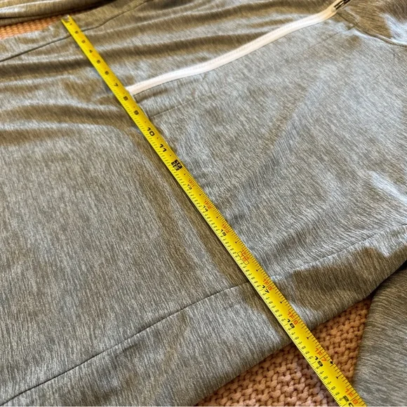 Under Armour Long Sleeve Dry Fit Zip Up Top Lightweight in Grey and White Size M - Picture 7 of 10